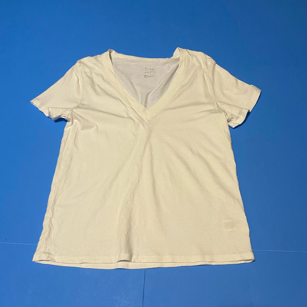 ⭐️ A new day white tee shirt size small - Picture 2 of 4